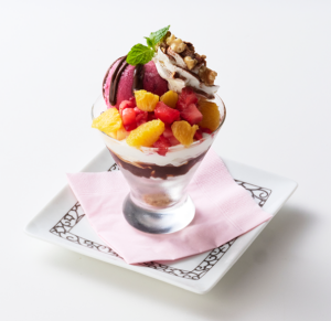 ベリーとナッツのシフォンパフェ