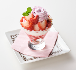 いちごモンブランのシフォンパフェ